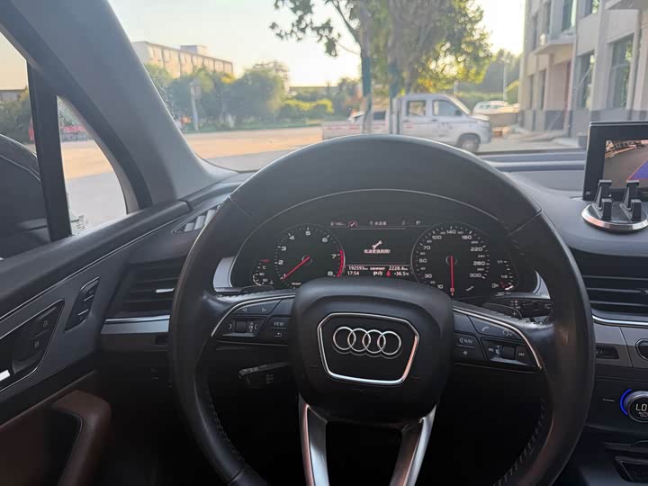 Audi Q7 40 TFSI комфорт — фото 11