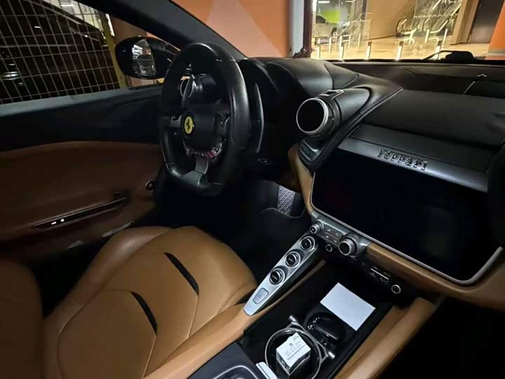 Ferrari GTC4 Lusso 2017 3.9 T V 8 — фото 5