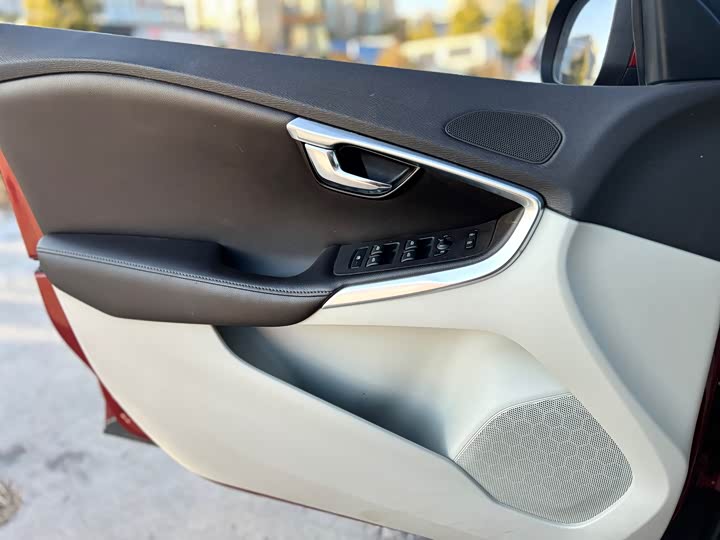Volvo V40 2015 1.6 T — фото 27