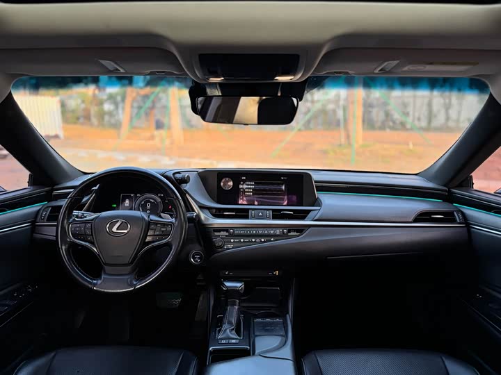Lexus ES 300h экселленс V — фото 15