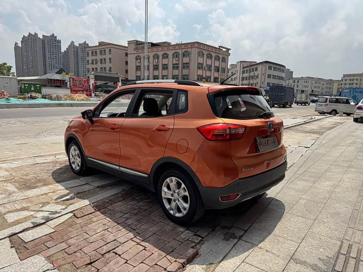 Changan CS15 2016 1.5 L AT — фото 14