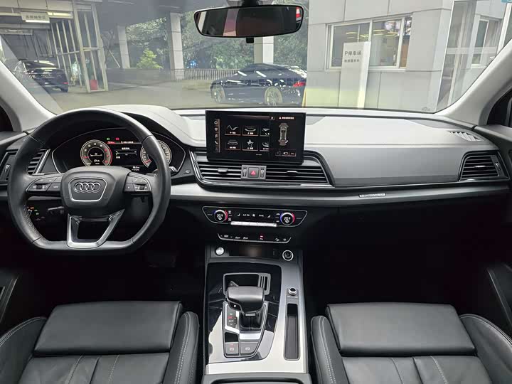 Audi Q5L 2023 40 T — фото 14