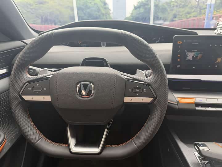 Changan UNI-V 2022 1.5 T Premium — фото 19