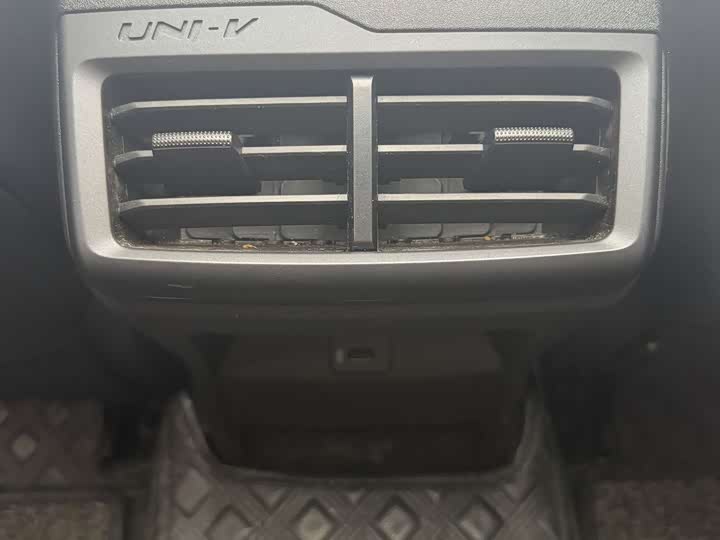 Changan UNI-V 2022 1.5 T Premium — фото 14