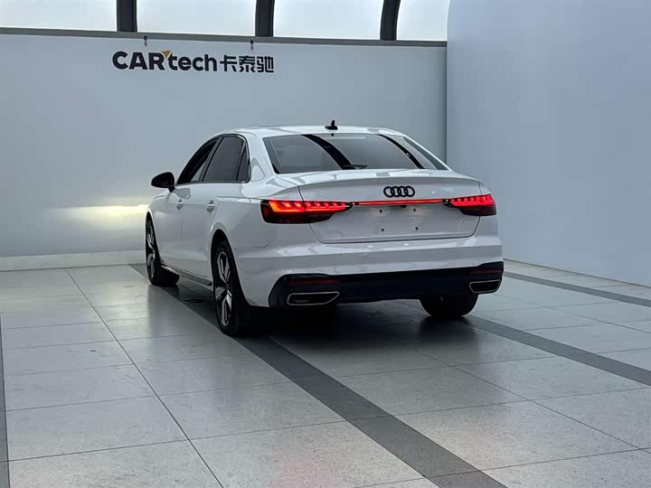 Audi A4L 2022 40 TFSI — фото 4