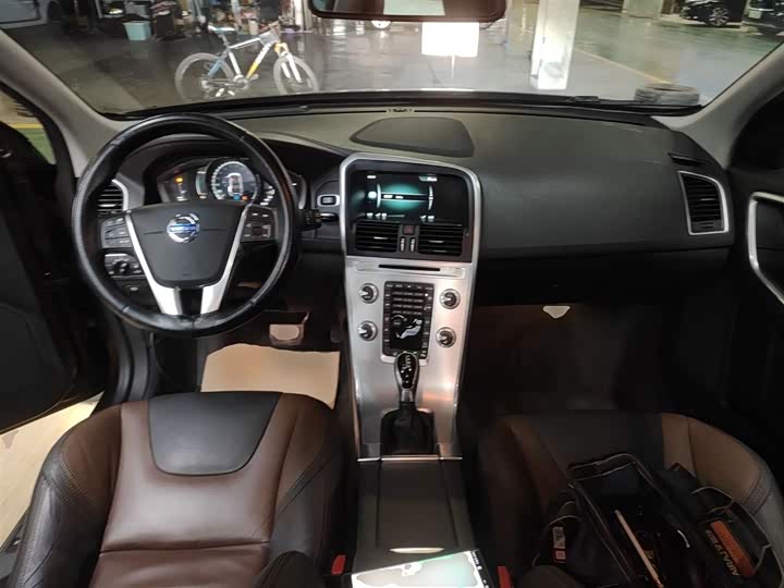 Volvo XC60 2017 T 5 AWD — фото 6
