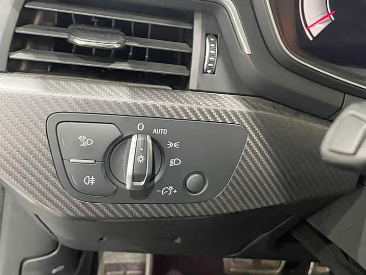 Audi A4L 2024 40 TFSI quattro RS — фото 9