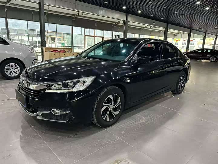 Honda Accord — фото 1