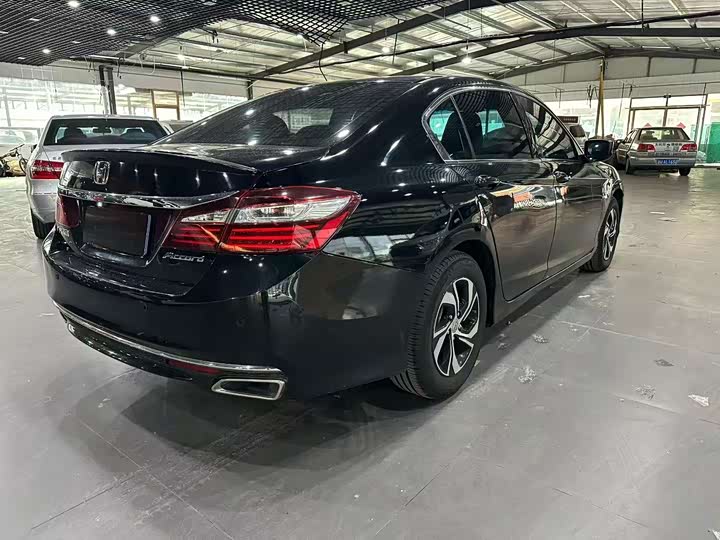 Honda Accord — фото 4