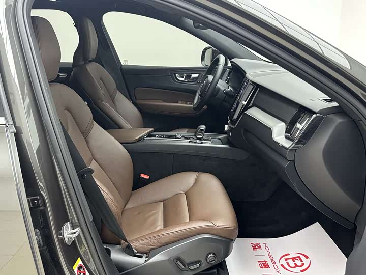 Volvo XC60 2022 B 5 4 WD — фото 21