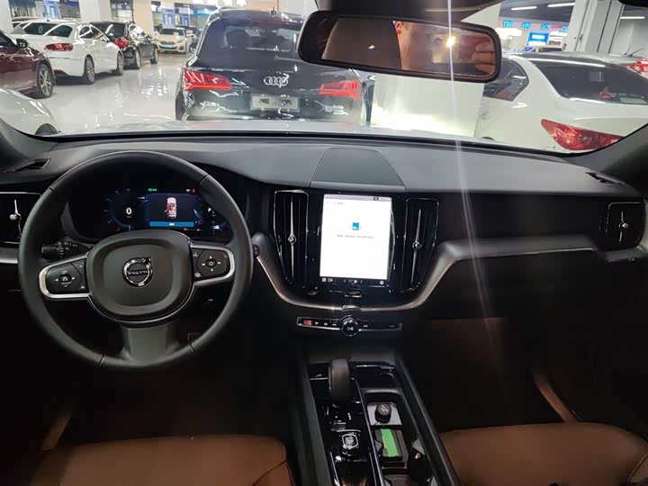 Volvo XC60 2025 B 5 4 WD — фото 10