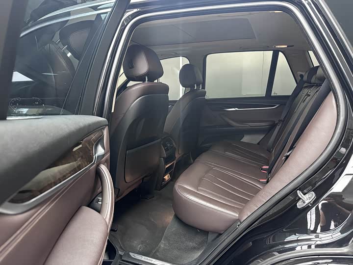 BMW X5 xDrive28i — фото 9