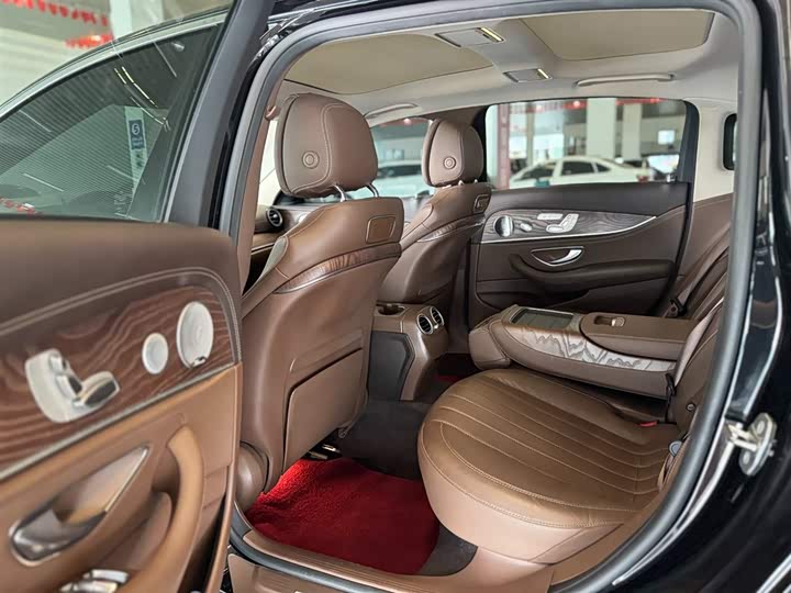Mercedes-Benz E-Class 2019 E 300 L Luxury — фото 10