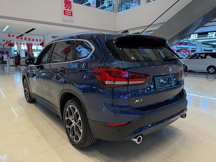 BMW X1 2022 s Drive 25 Li Leading — фото 4