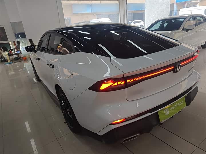 Changan UNI-V 2024 1.5 T — фото 23