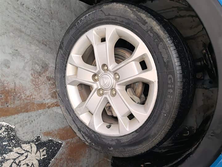 Changan CS15 2016 1.5 L MT — фото 23