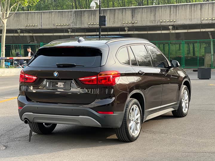 BMW X1 2019 s Drive 18 Li — фото 4