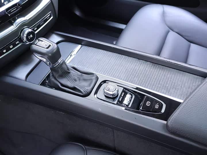 Volvo XC60 2020 T 5 4 WD — фото 12