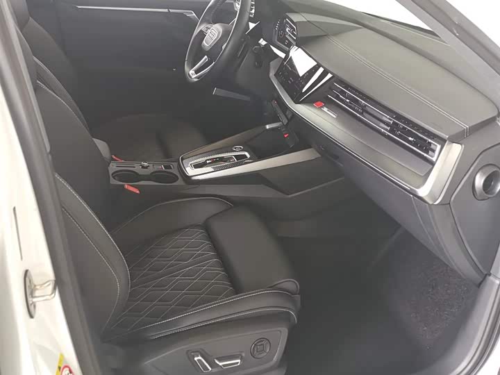 Audi A3 2025 Sportback 35 TFSI — фото 8