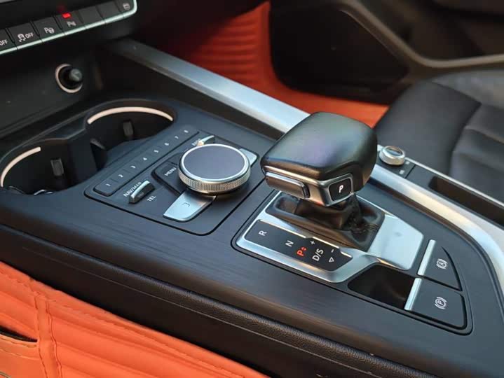 Audi A4L 40 TFSI стиль VI — фото 5