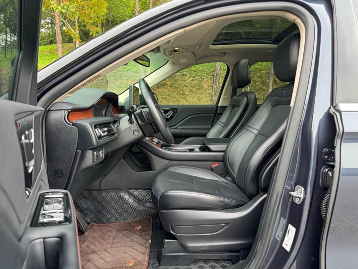 Lincoln Aviator — фото 14