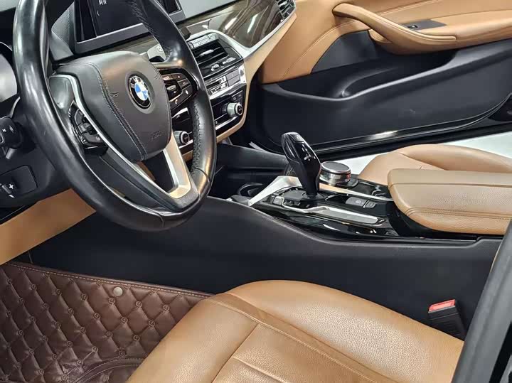 BMW 5 Series 528Li — фото 13