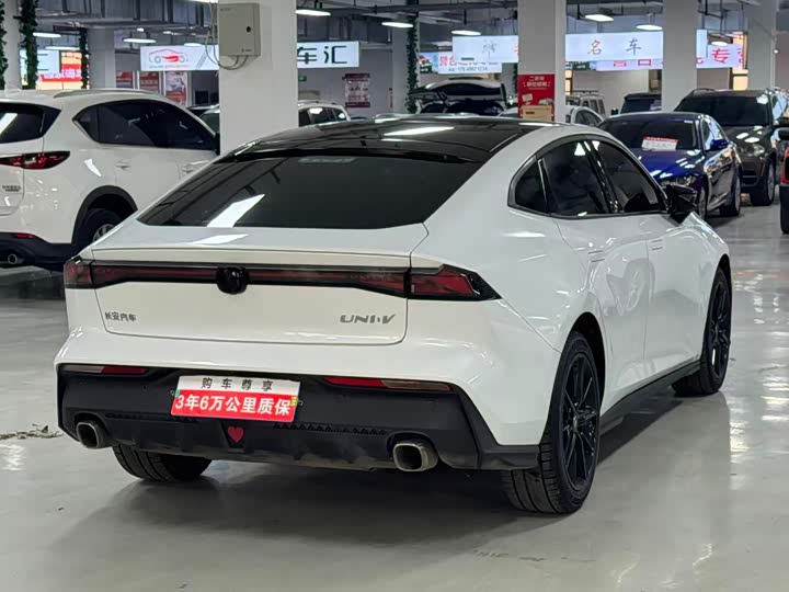 Changan UNI-V 2023 1.5 T Premium — фото 6