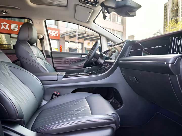 Trumpchi M8 2024 400 T — фото 15