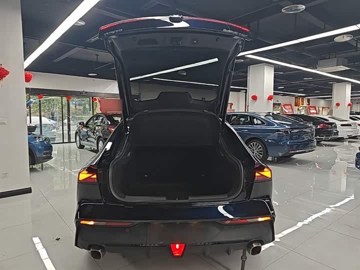 Changan UNI-V 2022 1.5 T Premium — фото 19
