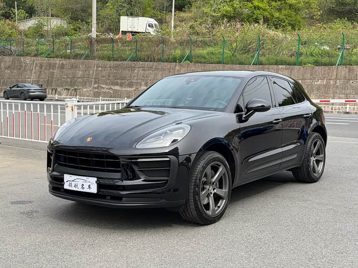 Porsche Macan 2026 Macan 2.0 T — фото 1