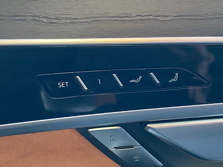 Audi A8 2024 A 8 L 50 TFSI quattro — фото 19