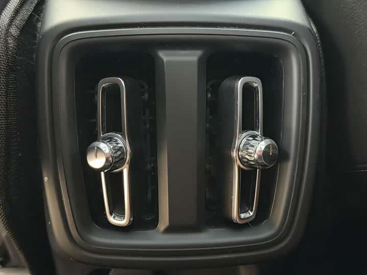 Volvo XC40 2021 T 4 WD — фото 15