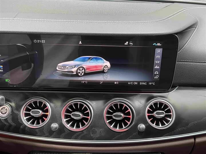 Mercedes-Benz E-Class E 200 L — фото 14