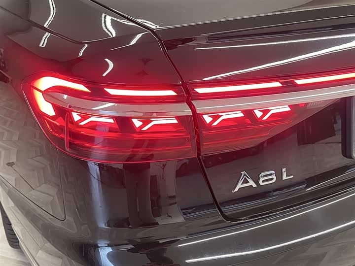 Audi A8 2023 A 8 L 45 TFSI quattro Luxury — фото 10
