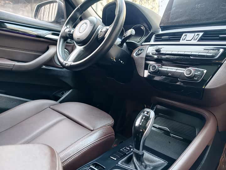 BMW X1 2021 s Drive 25 Li Leading — фото 13