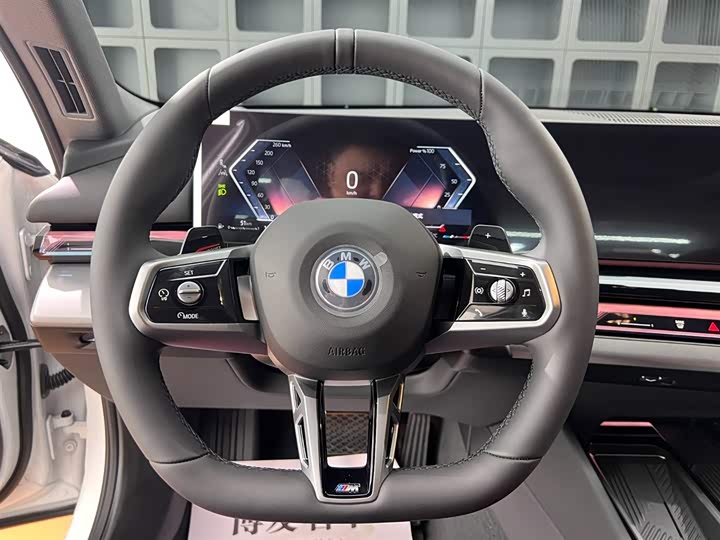 BMW 5-Series 2025 530 Li Leading M — фото 15
