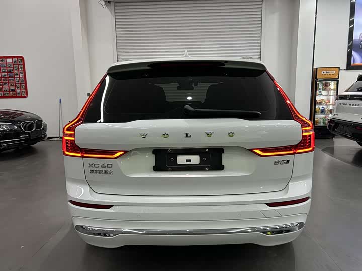 Volvo XC60 2022 B 5 4 WD — фото 3