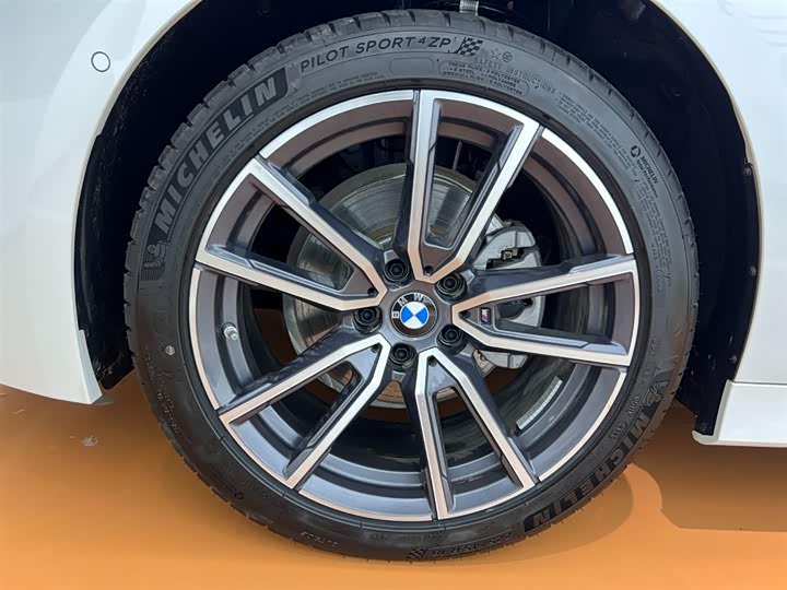 BMW 3-Series 2025 325i M — фото 13