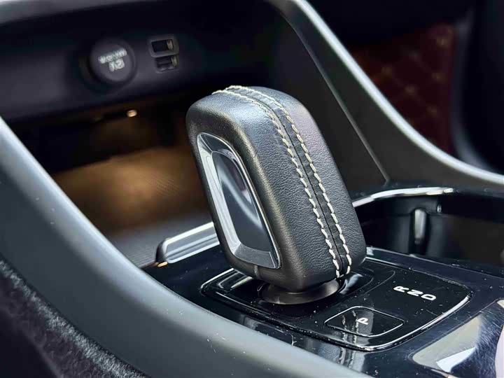 Volvo XC40 2020 T 4 WD — фото 15