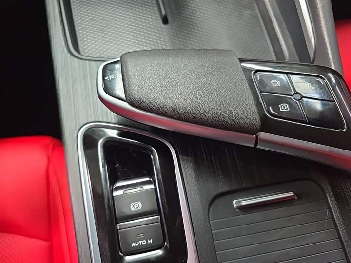 Changan UNI-T 2020 1.5 T Premium — фото 14