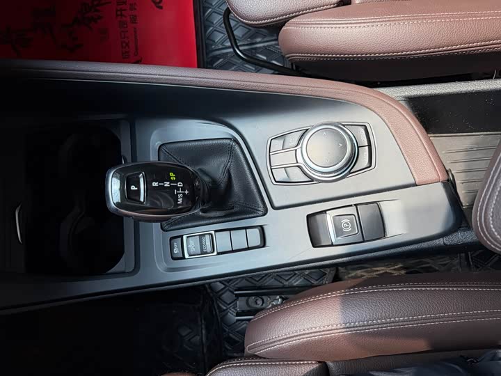 BMW X1 sDrive20Li стиль — фото 14