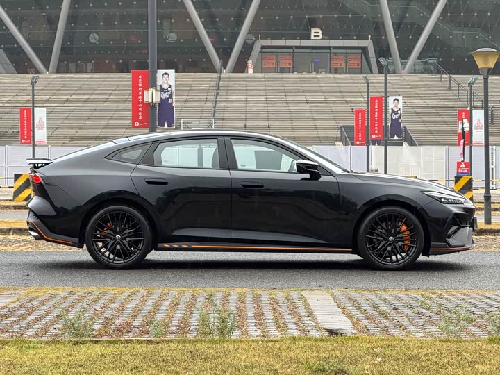 Changan UNI-V 2025 2.0 T — фото 10
