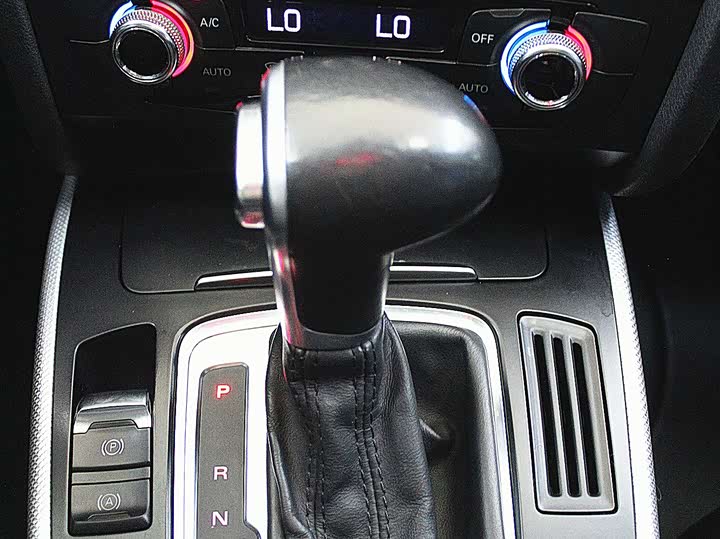 Audi A4L 2015 45 TFSI quattro Sport — фото 10