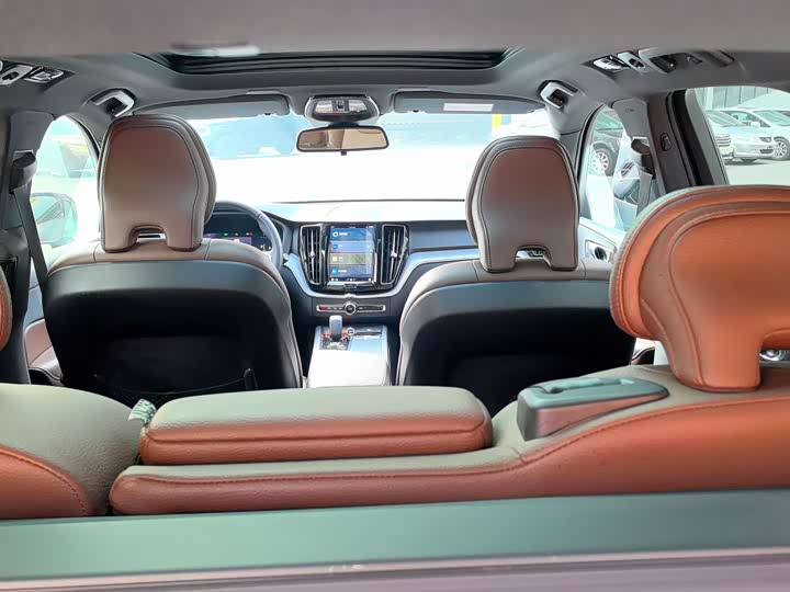 Volvo XC60 2022 B 5 4 WD — фото 10