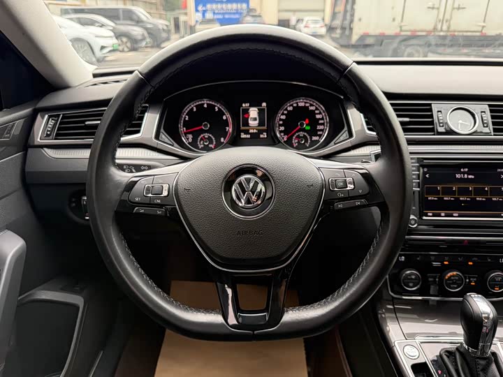 Volkswagen Passat — фото 9