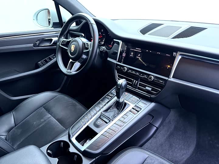 Porsche Macan 2020 Macan 2.0 T — фото 26