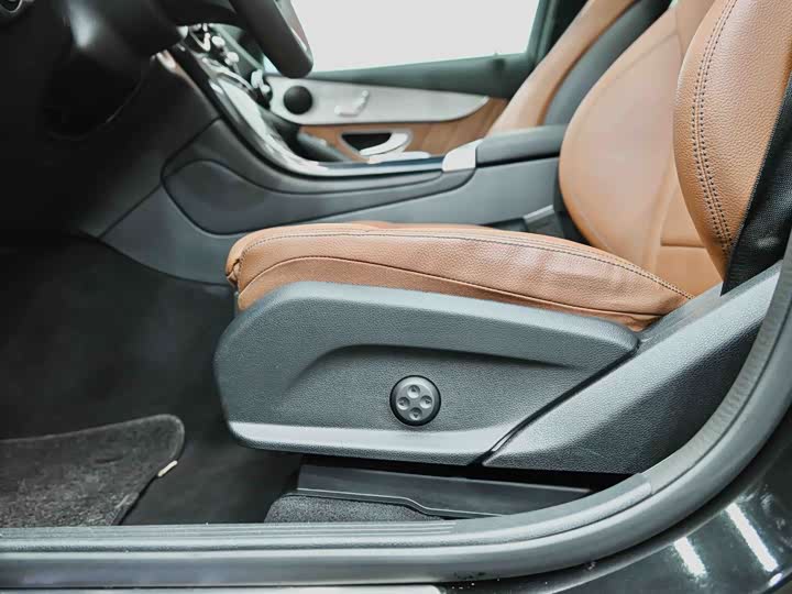 Mercedes-Benz GLC 2023 GLC 260 4 MATIC SUV — фото 21