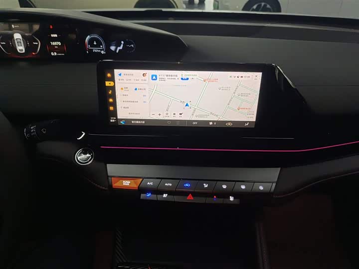 Changan UNI-V 2024 1.5 T Premium — фото 13