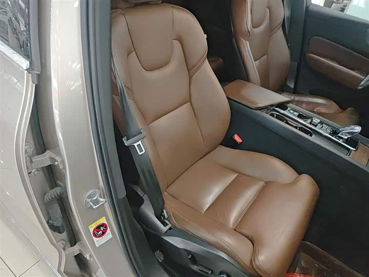 Volvo XC60 2023 B 5 4 WD — фото 25