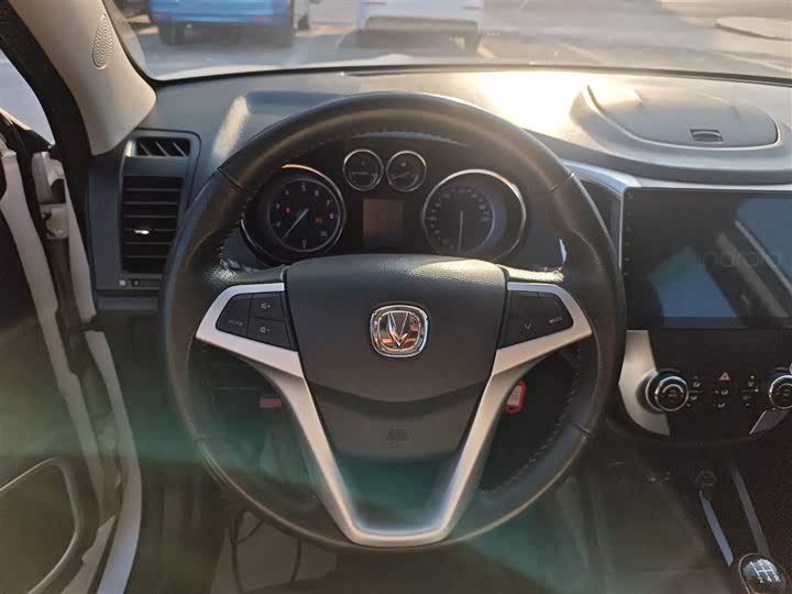 Changan CS35 2016 1.6 L MTLuxury IV — фото 11